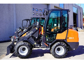 Carregadora articulada KUBOTA