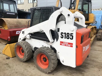 Mini pá carregadora CATERPILLAR 226B