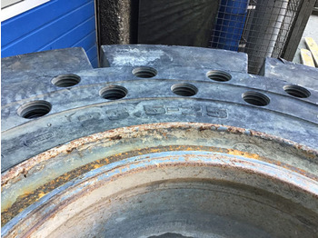 Jantes e pneus LIEBHERR