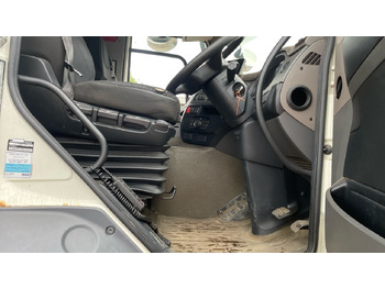 Camião de lona DAF CF 260: foto 5