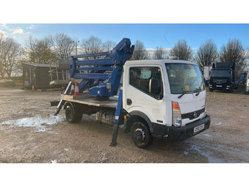 Caminhão com plataforma aérea NISSAN