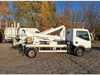 Caminhão com plataforma aérea