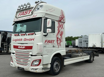 Camião transportador de contêineres/ Caixa móvel DAF XF