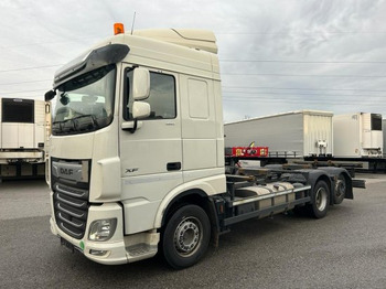 Camião transportador de contêineres/ Caixa móvel DAF XF 480