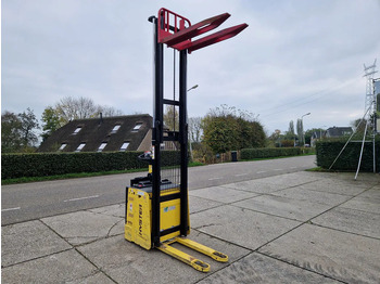 Stacker HYSTER