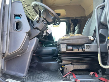 Fotografia de interior 1: Tractor Scania R450 Highline Euro 6 Retarder