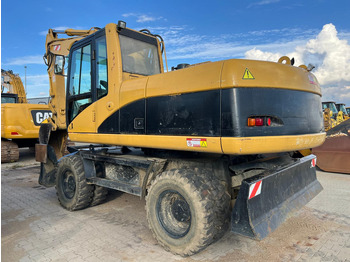 Escavadeira CATERPILLAR M318