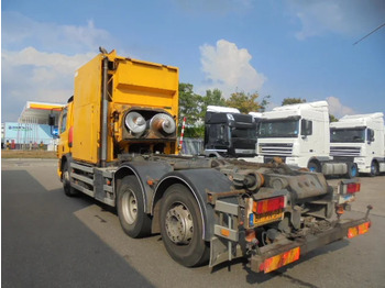 Caminhão de lixo DAF 75.240 75 240 6X2: foto 4