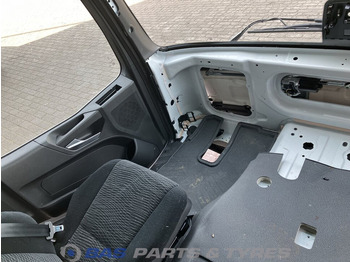 Cabine e interior por Camião Mercedes-Benz Actros MP5 Mercedes ClassicSpace M-cab L1EH1 A 000 600 01 01: foto 5