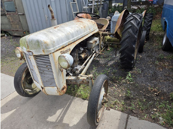 Trator MASSEY FERGUSON