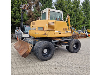 Escavadeira LIEBHERR