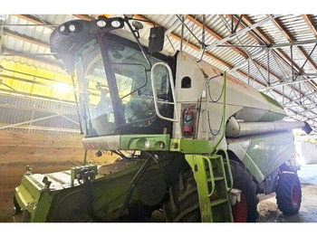 Ceifeira debulhadora CLAAS Tucano 450