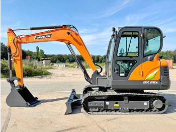 Mini escavadeira DOOSAN DX60