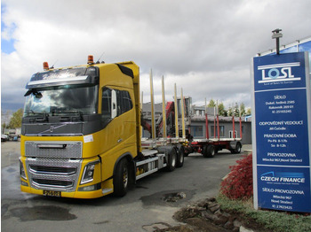 Camião de transporte de madeira VOLVO FH16 750
