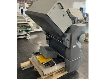 Máquina de dobrar papel