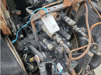Hidráulica New Holland T4.90 V, Tn60 Da, T4030 Hydraulic Lift Cover Assy 87382594: foto 2