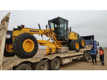 Motoniveladora KOMATSU