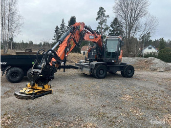 Escavadeira de rodas DOOSAN DX165W