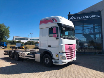 Camião transportador de contêineres/ Caixa móvel DAF XF 460