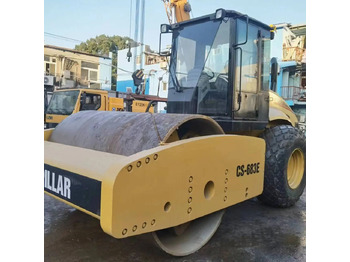 Compactador de asfalto CATERPILLAR
