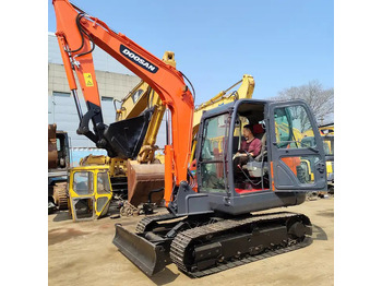 Escavadora de rastos DOOSAN DX60W