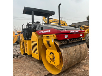 Compactador de asfalto DYNAPAC