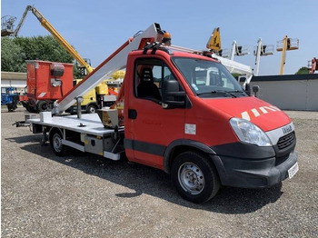 Caminhão com plataforma aérea IVECO Daily