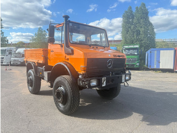 Camião de caixa aberta/ Plataforma UNIMOG