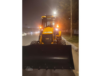Retroescavadeira JCB 3DX