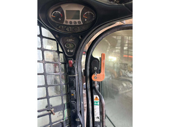 Mini pá carregadora Bobcat S750: foto 3