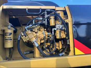 Escavadora de rastos CAT 330D: foto 4