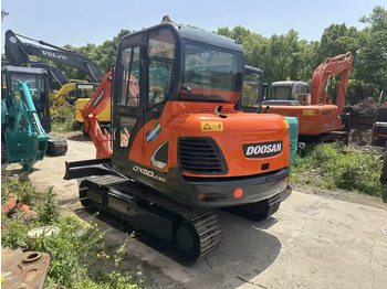 Mini escavadeira DOOSAN DX60