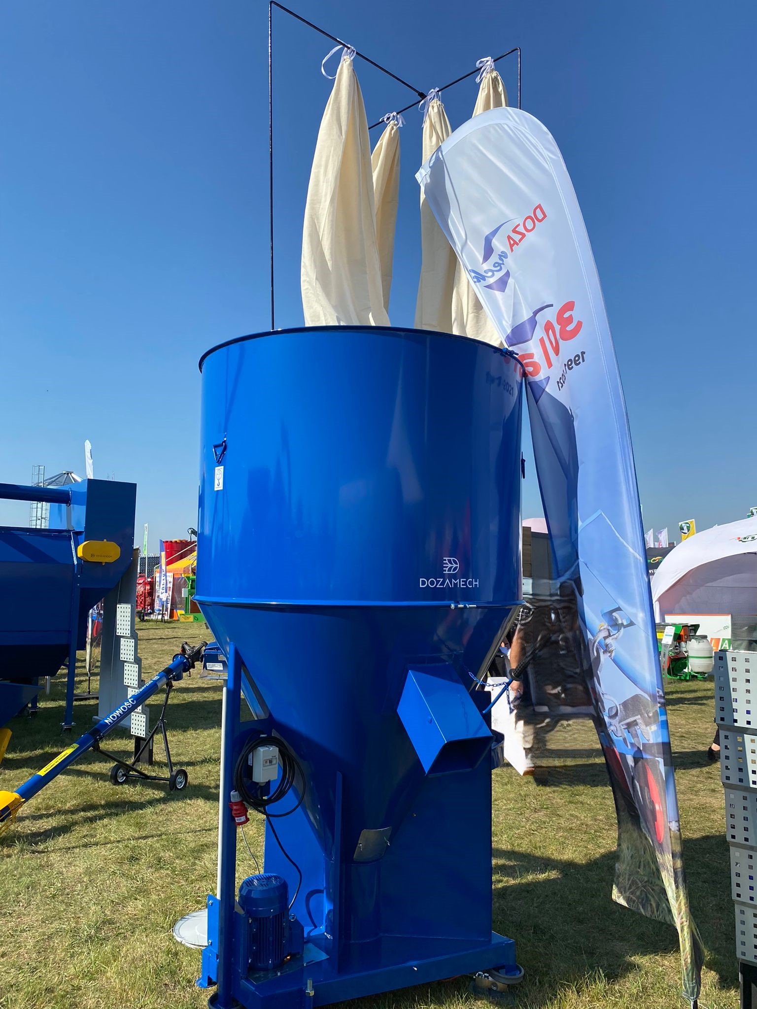 Equipamento de gado novo Dozamech Getreidemischanlage / Feed mixer / Melangeuse de fourrage / Miscelatore di mangime / Кормосмеситель / Mieszalnik H-033/2 1000 kg: foto 4