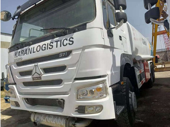 Caminhão tanque SINOTRUK HOWO