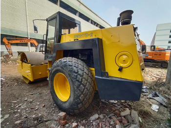 Compactador BOMAG BW217D-2: foto 2
