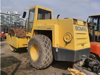 Compactador BOMAG BW217D-2: foto 2