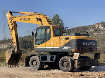 Escavadeira de rodas HYUNDAI