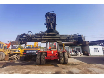 Reachstacker porta contentores KALMAR