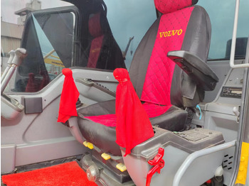 Escavadora de rastos novo VOLVO EC240: foto 3
