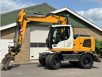 Escavadeira de rodas LIEBHERR A 914