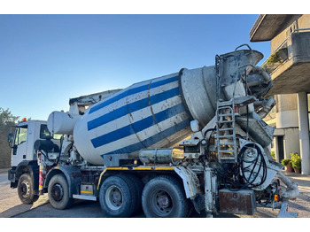 Autobomba de betão Betonpompa CIFA Iveco Trakker 410E44: foto 4