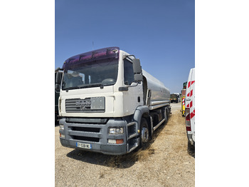 Caminhão tanque MAN TGA 26.320