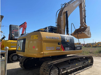 Escavadora de rastos CATERPILLAR 323D