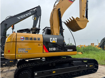 Escavadora de rastos CATERPILLAR 323D