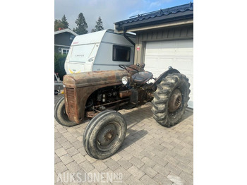 Trator MASSEY FERGUSON 1000 series