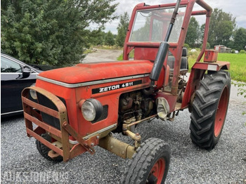 Trator ZETOR