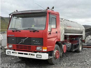 Caminhão tanque VOLVO FL7