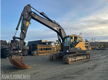 Escavadeira VOLVO EC220EL