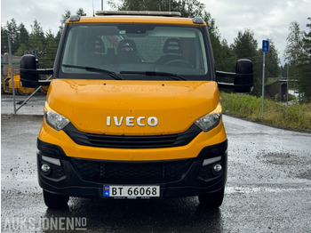 Camião de caixa aberta/ Plataforma 2017 Iveco Daily dobbelkabin m/kran, Webasto, innredning, inverter og vinterhjul: foto 2