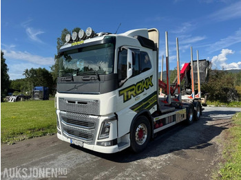 Camião de transporte de madeira VOLVO FH